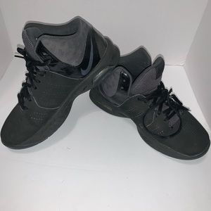 Black nike shoes